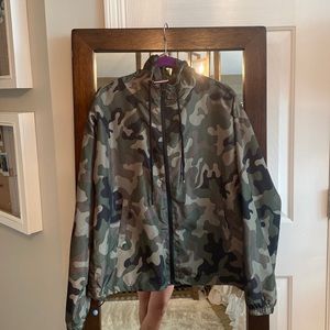 Garage “rain jacket” camouflage zip up! Worn once, and super cute for Fall!🤎💚